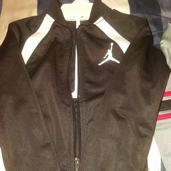 Toddler Jordan Suits - Picture 3 of 4